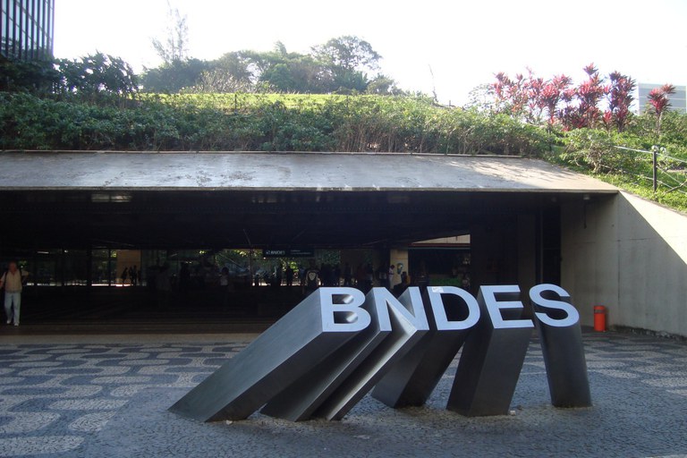 COMÉRCIO EXTERIOR: Governo envia projeto para retomar financiamento de obras de empresas brasileiras no exterior via BNDES
