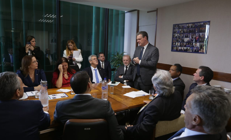 REUNIÃO: Fávaro se reúne com parlamentares para captar recursos de emendas de bancadas para 2024