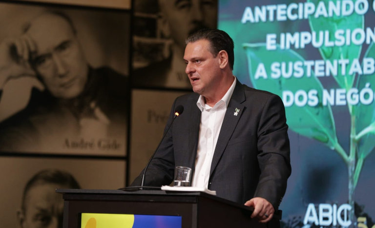 No Encafé, ministro Fávaro defende competitividade do café brasileiro