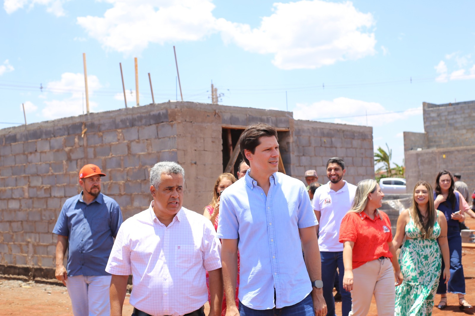 Daniel Vilela ao lado do Prefeito Marcos da Farmácia fazem vistorias em obras do Estado em Castelândia