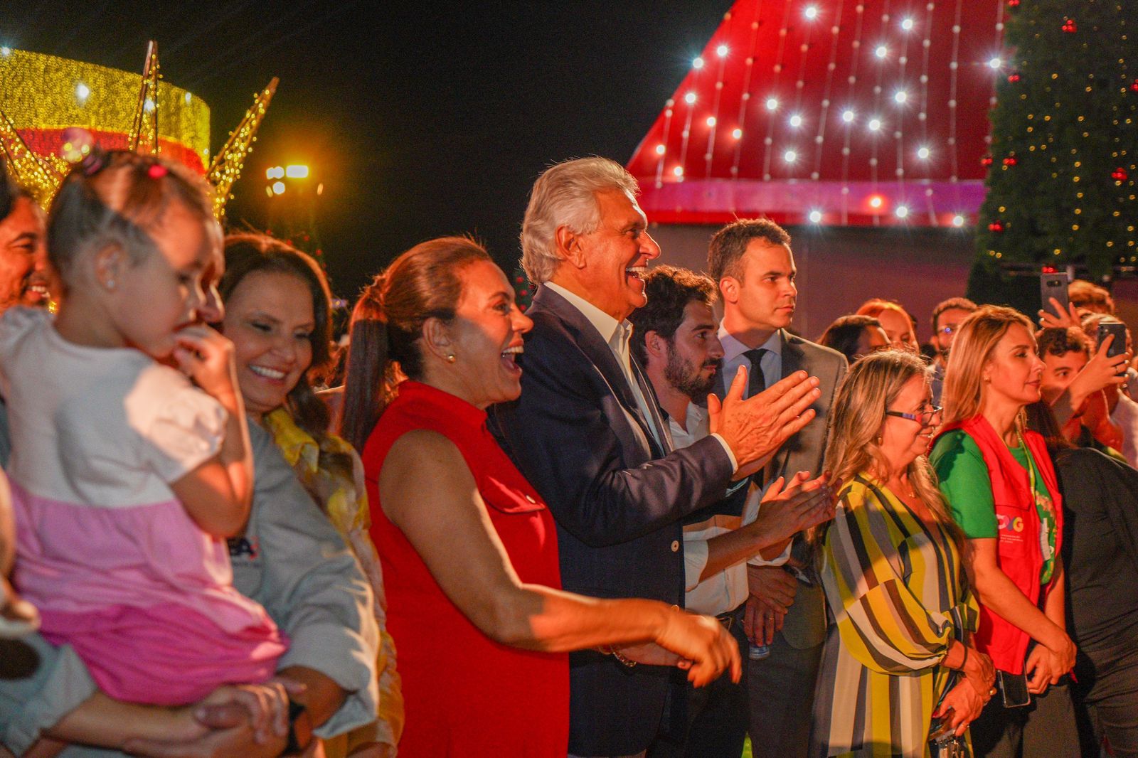 Ronaldo e Gracinha Caiado dão início ao maior espetáculo natalino