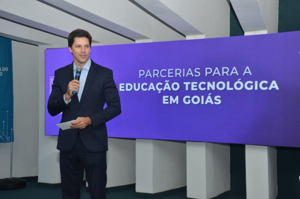 Governo de Goiás lança dois programas de qualificação em tecnologia para estudantes