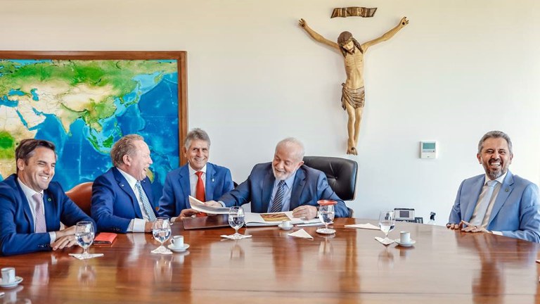TRANSIÇÃO ENERGÉTICA: Presidente recebe australiano que investe US$ 5 bilhões em hidrogênio verde no Ceará