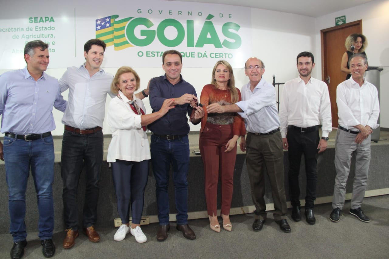 Governo de Goiás entrega 223 equipamentos agrícolas a 57 municípios