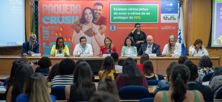 DEZEMBRO VERMELHO: Brasil registra queda de óbitos por aids, mas doença ainda mata mais pessoas negras do que brancas