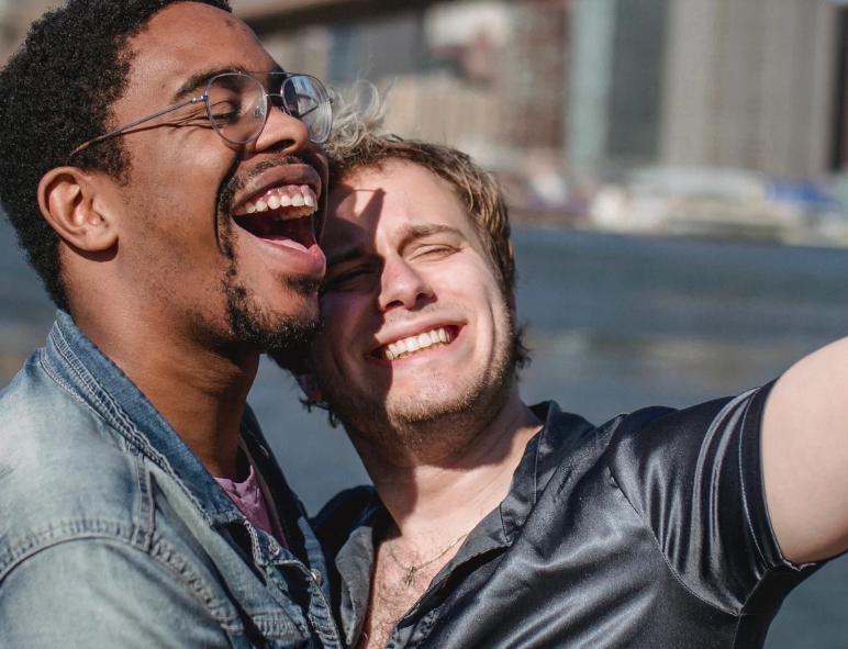 Guia traz dicas de como receber o turista LGBTQIA+