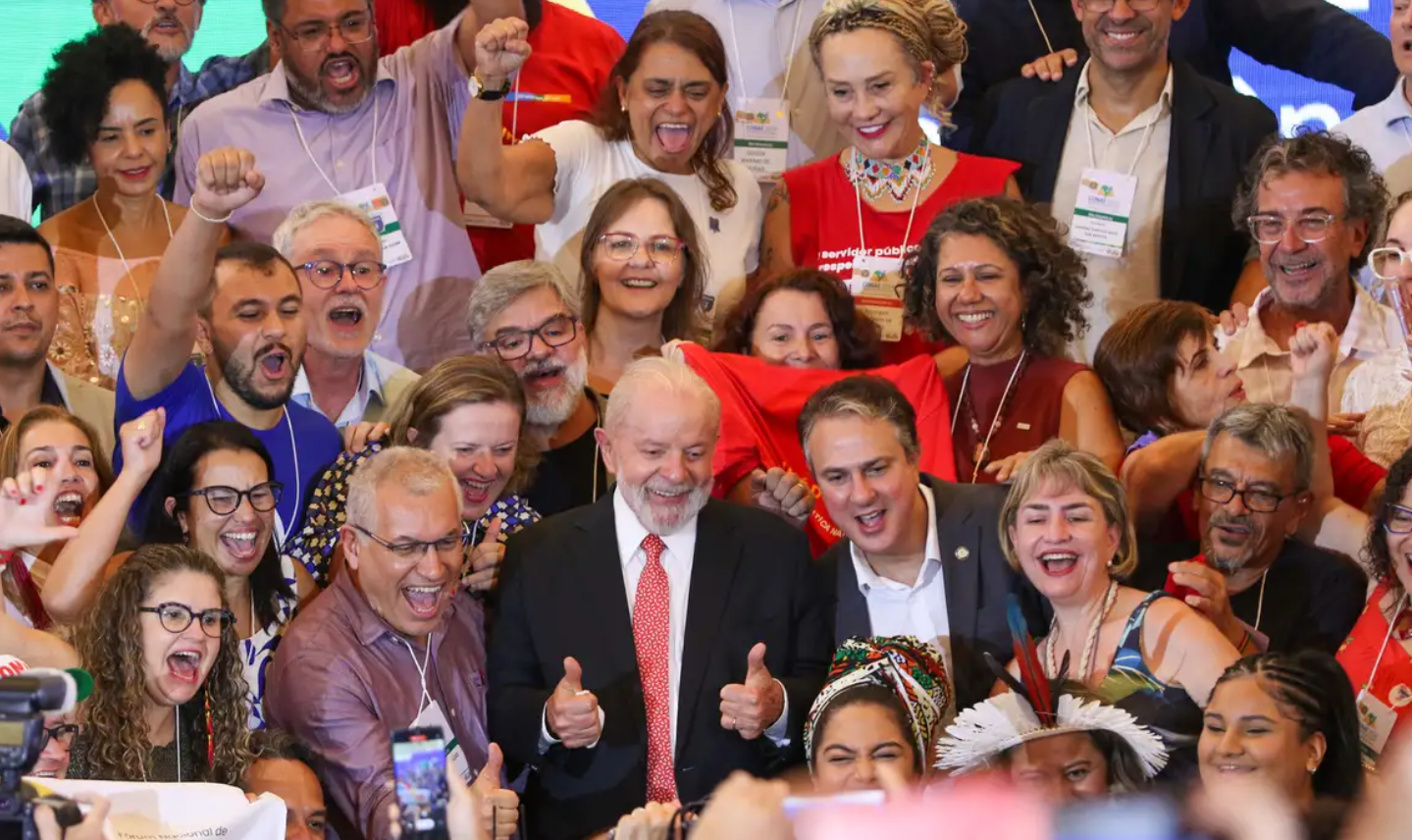 Lula: construção coletiva do novo PNE é conquista da democracia