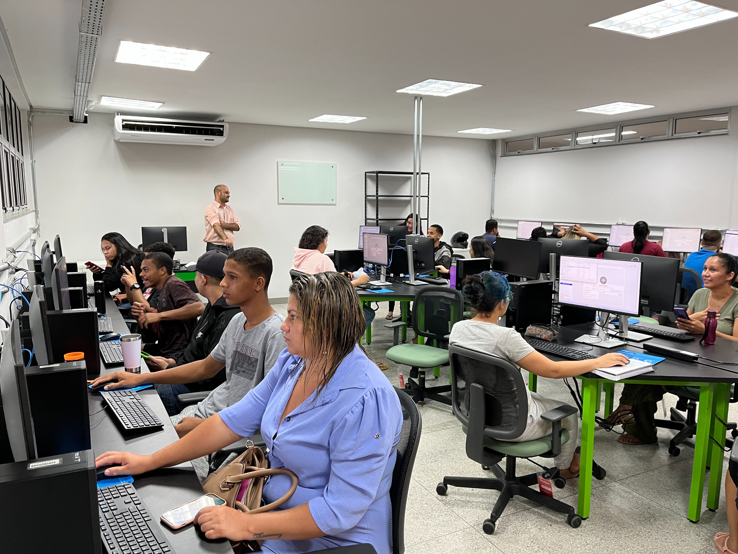 Escolas do Futuro abrem mais de 2 mil vagas para cursos gratuitos de tecnologia