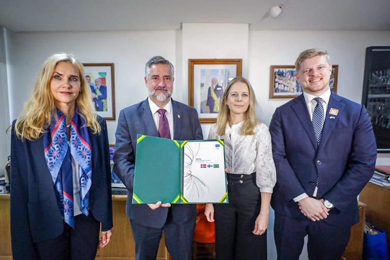Secom formaliza parceria com Finlândia e Dinamarca para apoiar desenvolvimento da Estratégia Brasileira de Educação Midiática