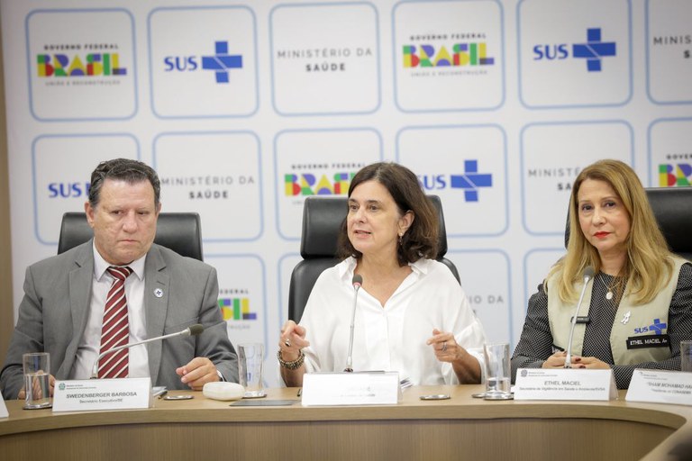 “Faço um chamamento a toda a sociedade para o Dia D contra a dengue”, diz Nísia Trindade