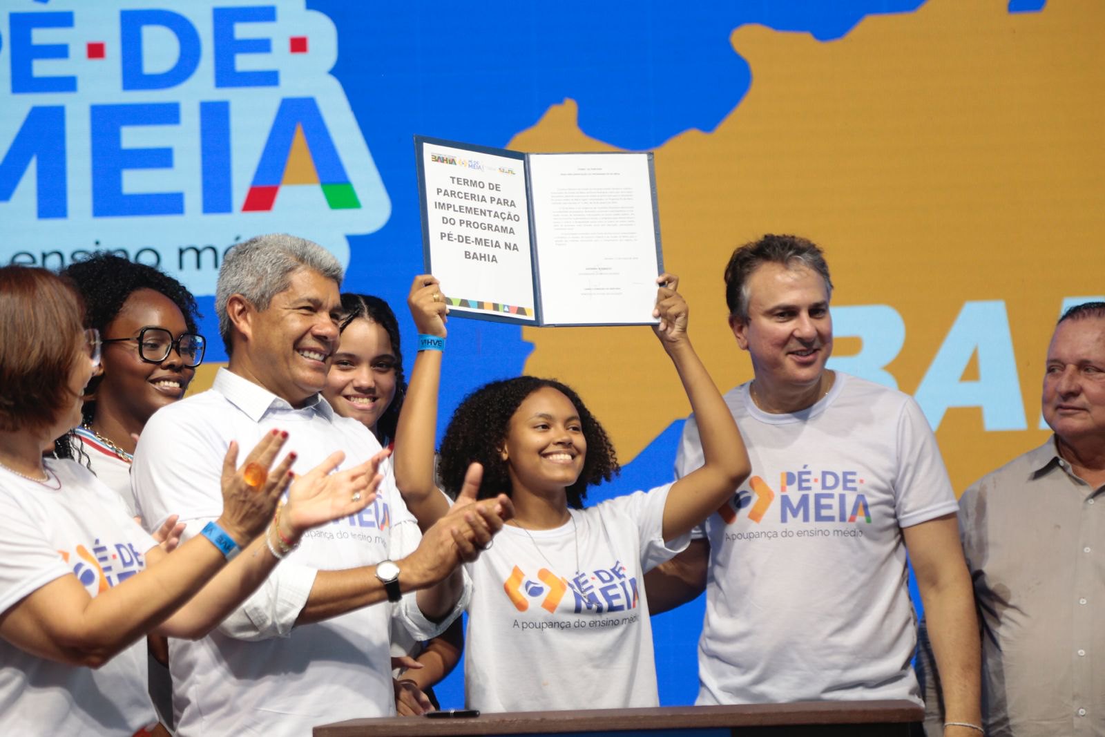Mais de 283 mil estudantes vão receber o Pé-de-Meia na Bahia