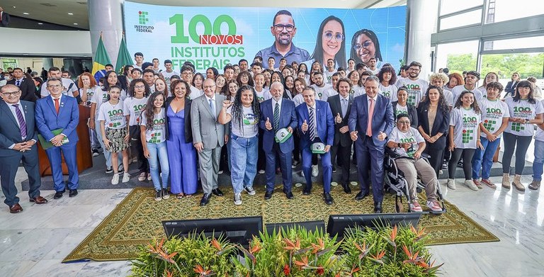 Com a educação que a gente vai ser um país de primeiro mundo diz Lula