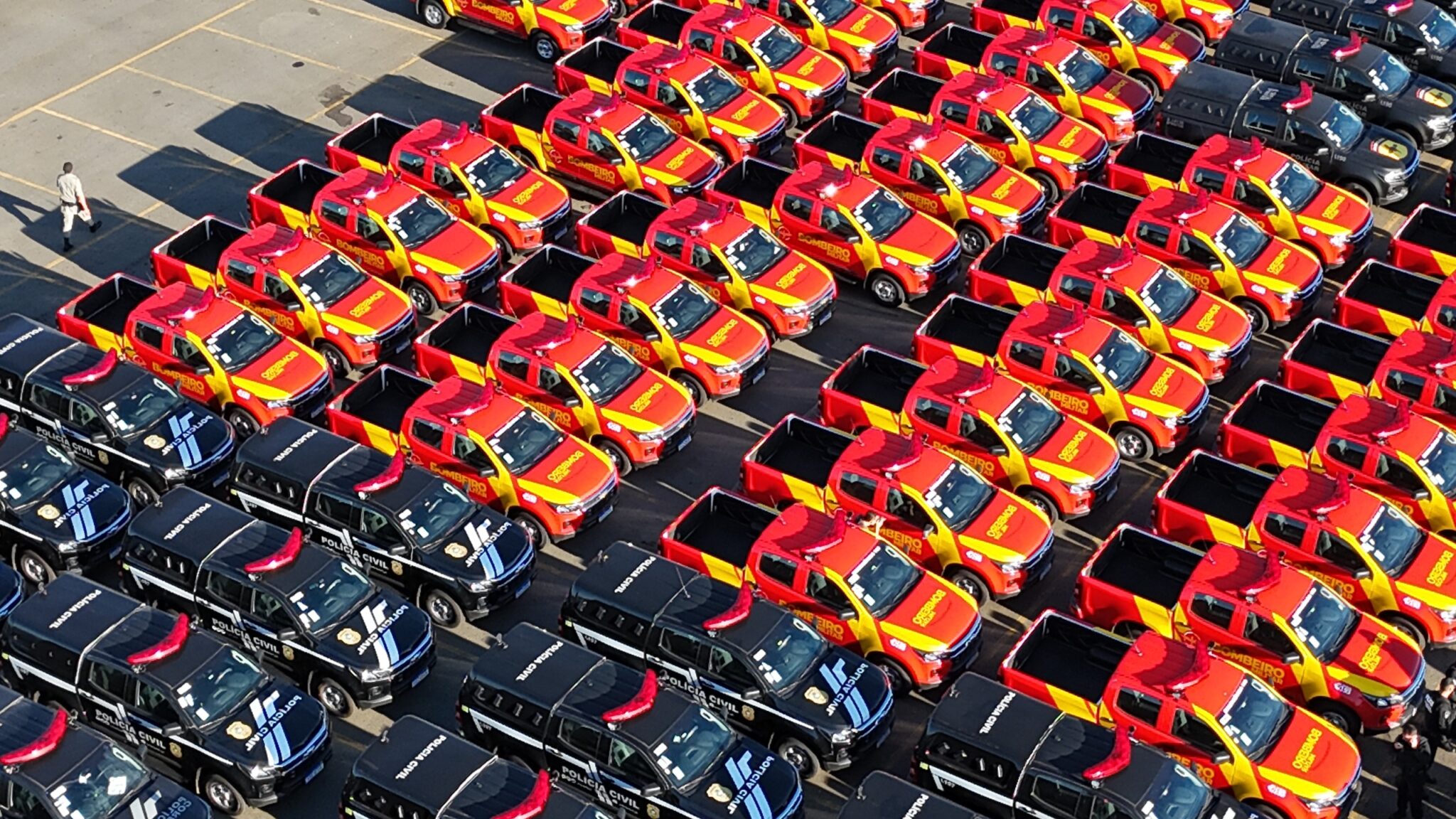 Caiado entrega 3.061 novas viaturas às forças de segurança pública