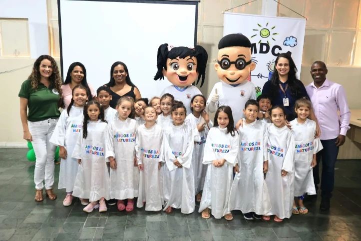 Alunos recebem coletes dos Fiscais da Natureza em Caldas Novas