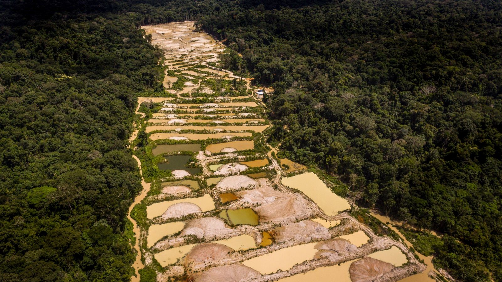 Amazônia: garimpo cresceu 361% em terras indígenas de 2016 a 2022