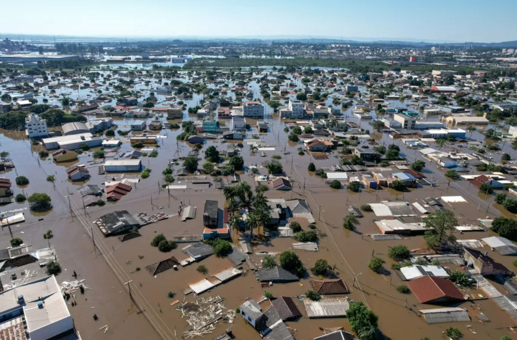 Helicóptero dos bombeiros de Goiás realiza 22 atendimentos no RS