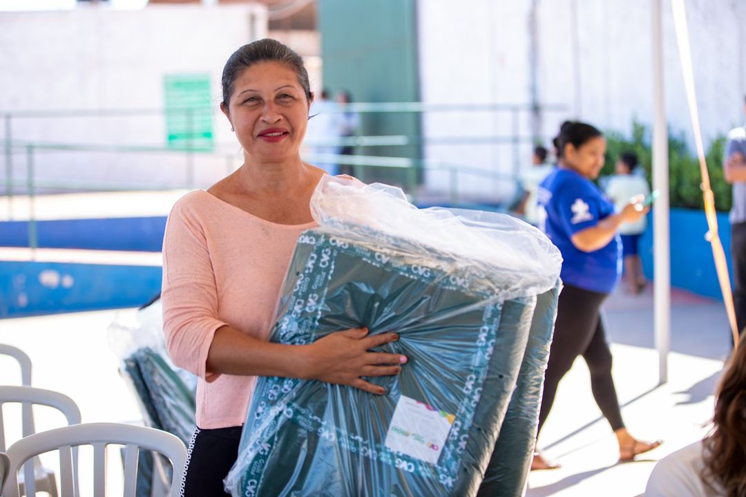 Comunidade de Novo Gama recebe cobertores em ação social