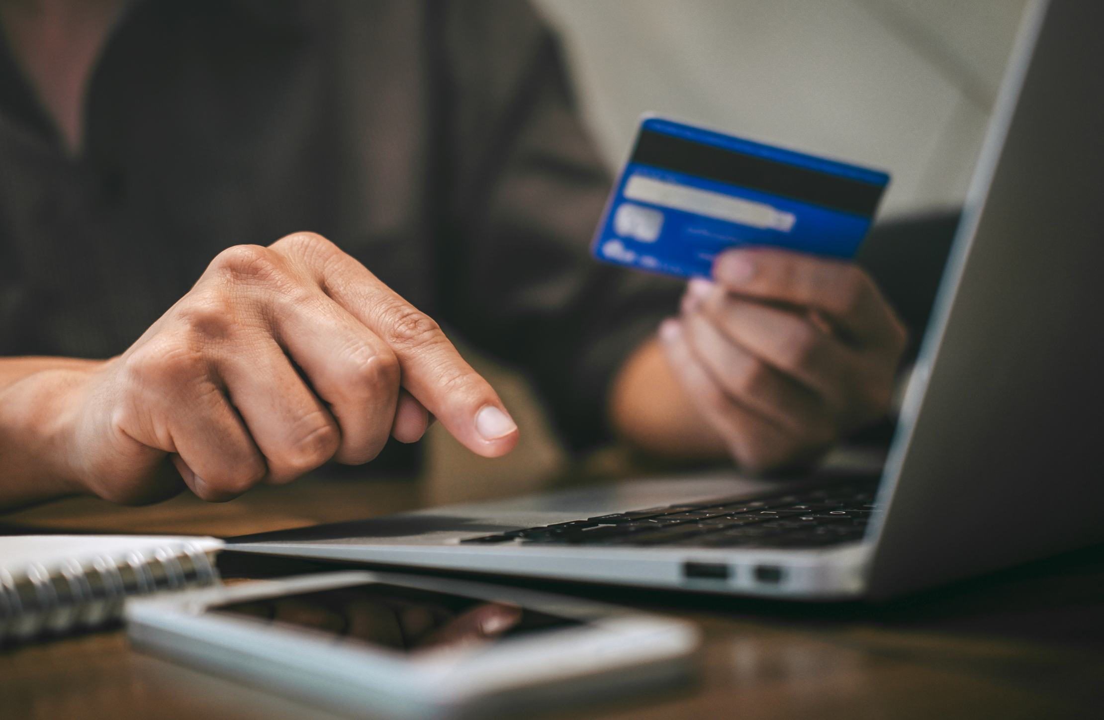 Alta nos juros do cartão de crédito rotativo preocupa consumidores